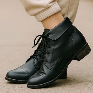 Liz Baker Vintage booties. Size 7 M